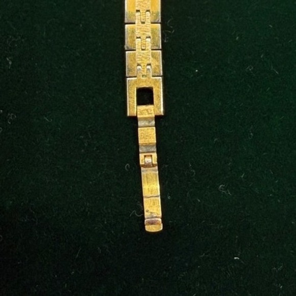 Bulova Quartz Womens Gold Tone Watch Black Dial Bracelet Elegant Untested READ - Picture 6 of 9